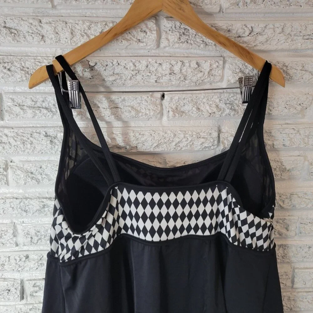 Inches Away Women 24W Plus Size Swimsuit Black Geometric One Piece Skirt GEO21E